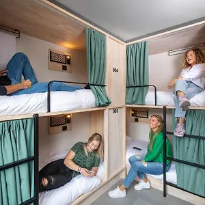 https://the-bee-hostel.amsterdamhotelsnl.com