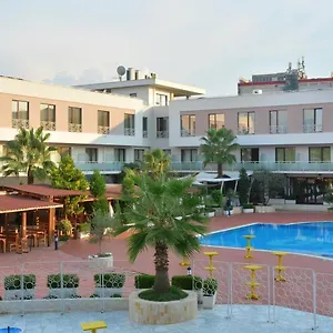 Te Stela & Resort Yrshek